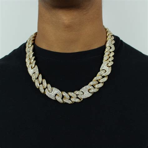 gucci chain.